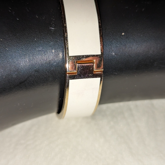 Henri Bendel Hinged Cuff Bracelet White Enamel and Gold EUC - Picture 8 of 10